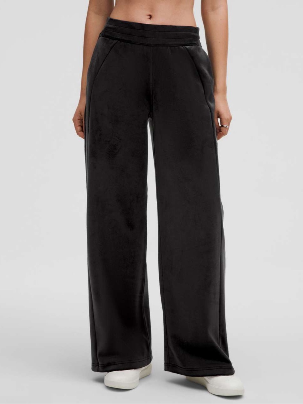 Lululemon Women's Scuba Mid-Rise Wide-Leg Pant Velvet. Size M